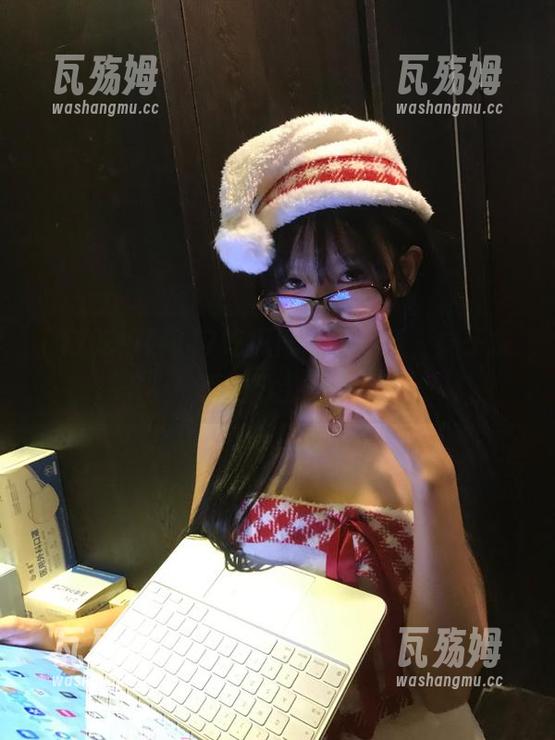 17吃瓜网永久更新，妹子最爱的八卦天堂